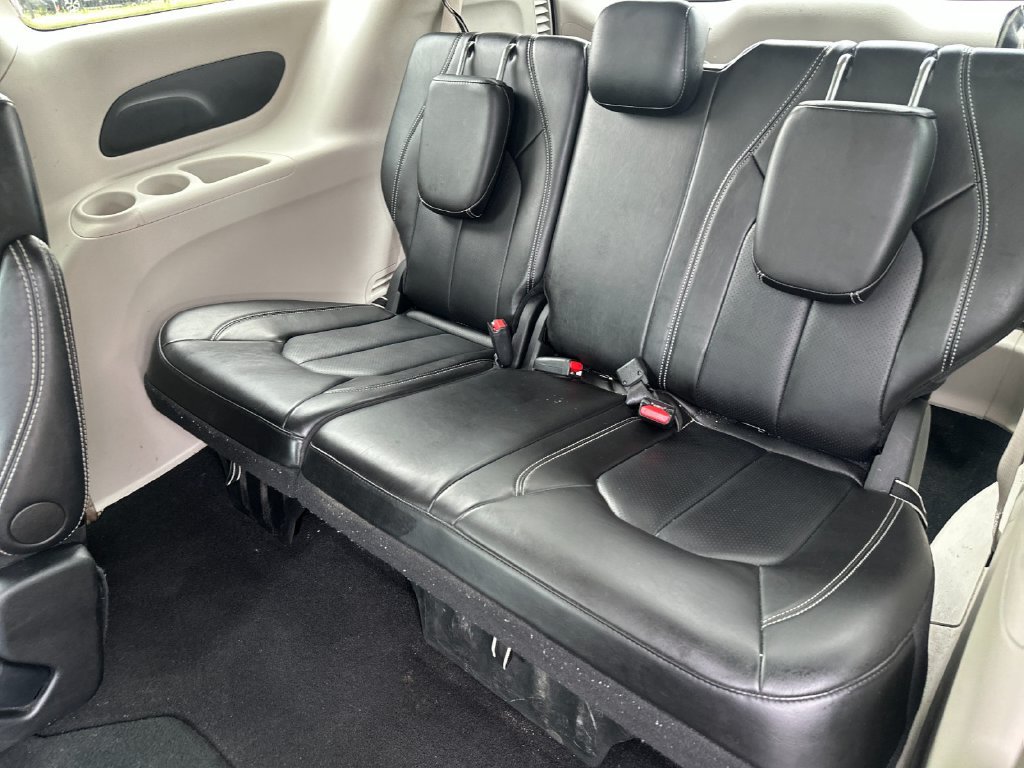 Used 2024 Chrysler Pacifica Touring-L FWD image 14