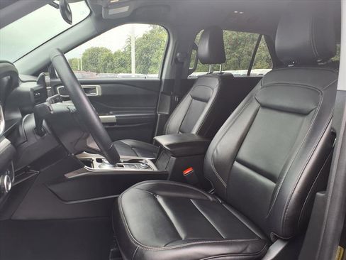 Used 2023 Ford Explorer XLT w/ Equipment Group 202A image 11