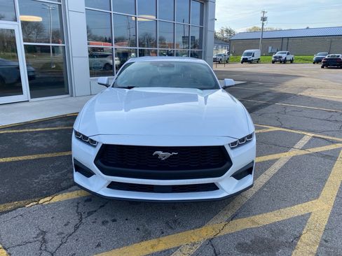 Used 2025 Ford Mustang Coupe RWD image 8