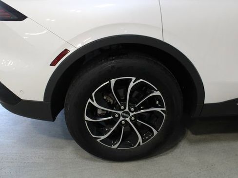 Used 2024 Lincoln Nautilus Premier AWD/4WD image 26