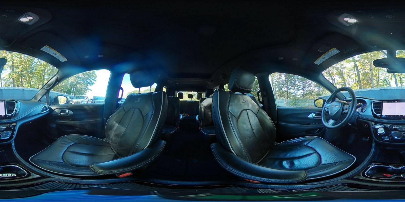 Used 2025 Chrysler Pacifica Limited FWD image 46