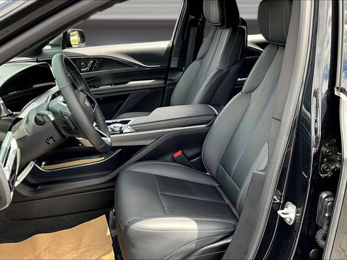 Certified 2024 Cadillac Lyriq Luxury AWD/4WD image 21