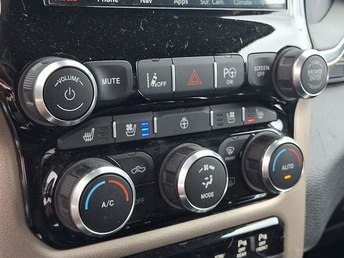 Used 2019 RAM 1500 Laramie AWD/4WD image 16