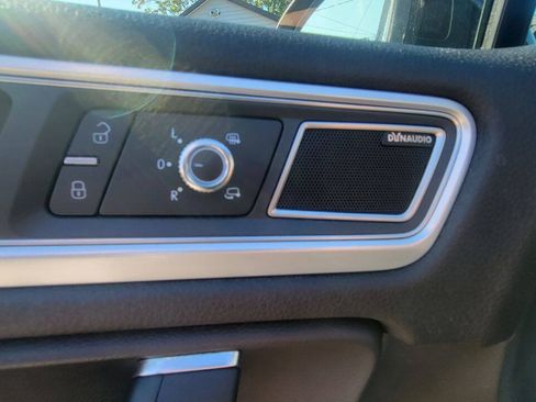 Used 2017 Volkswagen Touareg Executive AWD/4WD image 13