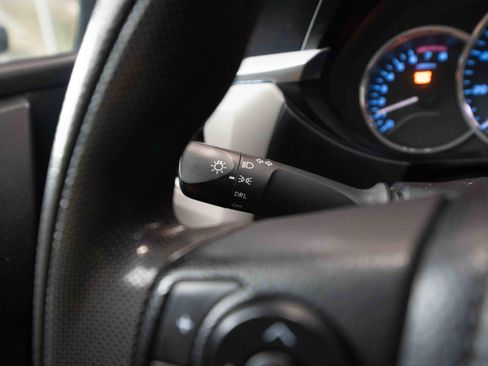 Used 2015 Toyota Corolla LE FWD image 13
