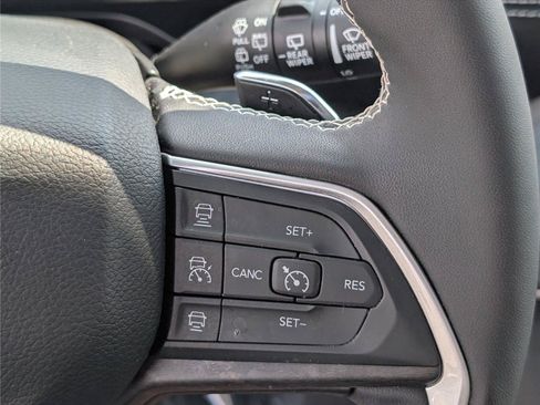 Used 2023 Jeep Grand Cherokee Limited AWD/4WD image 25