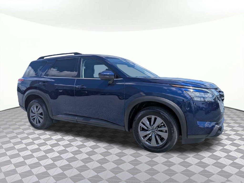 Used 2025 Nissan Pathfinder SV AWD/4WD image 1