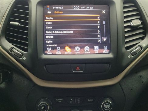 Used 2016 Jeep Cherokee Latitude w/ Comfort & Sound Group AWD/4WD image 25