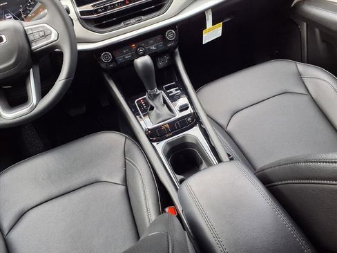 Certified 2025 Jeep Compass Limited image 10