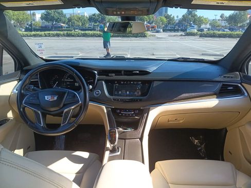 Used 2018 Cadillac XT5 FWD image 14