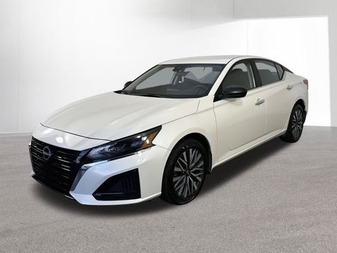 Certified 2024 Nissan Altima 2.5 SV image 1