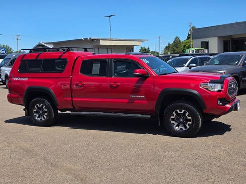 Used 2018 Toyota Tacoma TRD Off-Road w/ TRD Premium Off Road Package AWD/4WD image 3