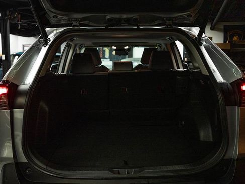 Used 2020 Toyota RAV4 XLE w/ Convenience Package image 7