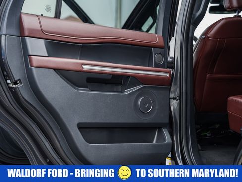 Used 2024 Ford Expedition Limited image 38