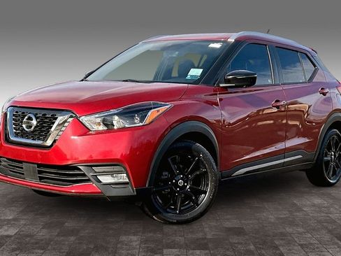 Used 2020 Nissan Kicks SR w/ SR Premium Package image 2