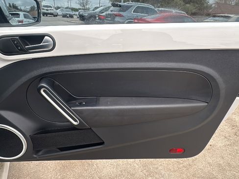 Used 2014 Volkswagen Beetle 2.5 image 22