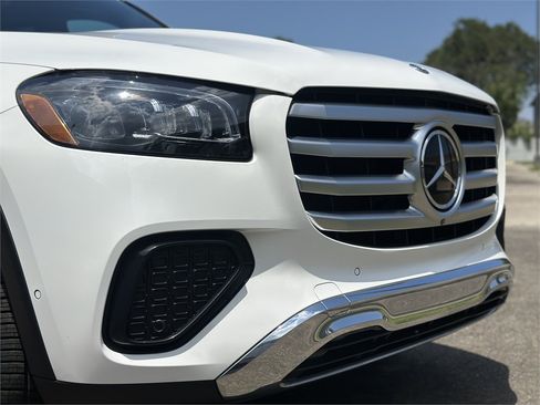Used 2024 Mercedes-Benz GLS 450 4MATIC image 29