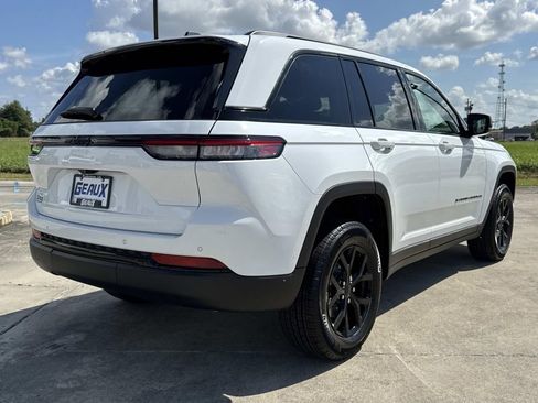 New 2025 Jeep Grand Cherokee Altitude image 12