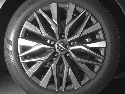 Used 2025 Nissan Altima 2.5 SV image 13