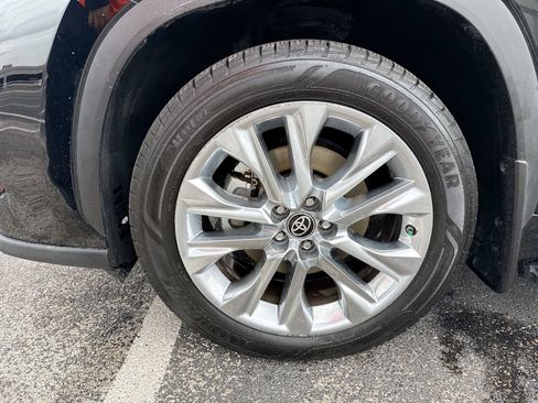 Used 2022 Toyota Highlander Limited image 19