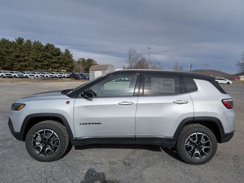 New 2026 Jeep Compass Trailhawk w/ Sun, Sound & Navigation Group image 8