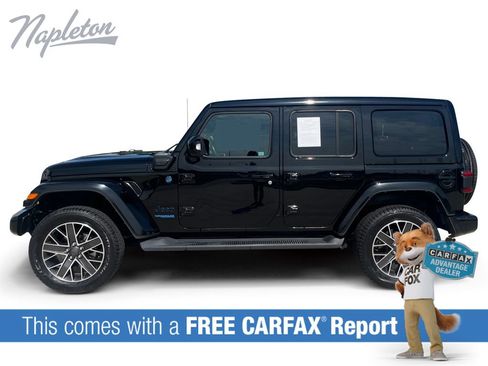 Used 2022 Jeep Wrangler Unlimited Sahara AWD/4WD image 2