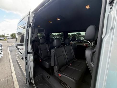 Used 2024 Mercedes-Benz Sprinter 2500 image 5