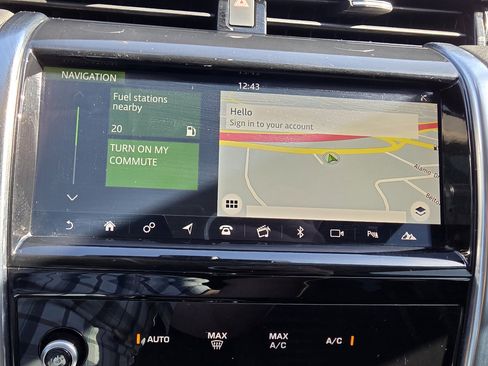 Used 2020 Land Rover Discovery Sport SE image 19