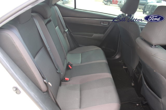 Used 2018 Toyota Corolla LE w/ Carpet Mat Package (TMS) FWD image 12