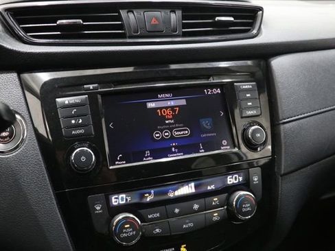 Used 2019 Nissan Rogue SV AWD/4WD image 25