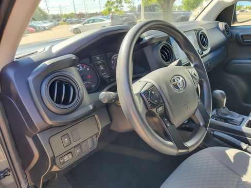 Used 2022 Toyota Tacoma SR AWD/4WD image 10
