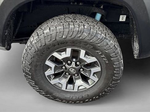 Used 2016 Toyota Tacoma TRD Off-Road image 9