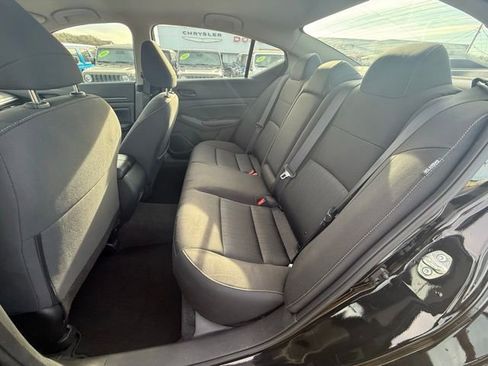 Used 2025 Nissan Altima 2.5 SV FWD image 10