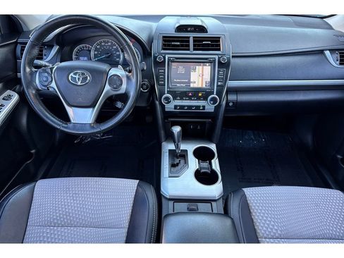 Used 2014 Toyota Camry SE image 15