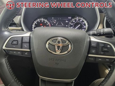 Used 2022 Toyota Highlander XLE image 18