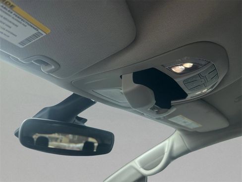 Used 2023 Chrysler Pacifica Touring-L image 28