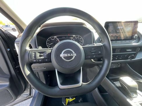 Used 2023 Nissan Rogue S image 18
