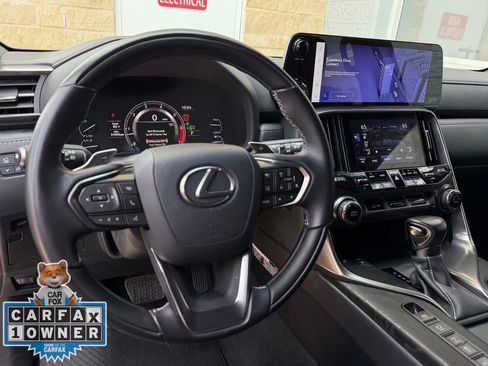Used 2024 Lexus LX 600 4WD w/ Luxury Package image 12