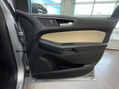 Used 2020 Ford Edge SE FWD image 26