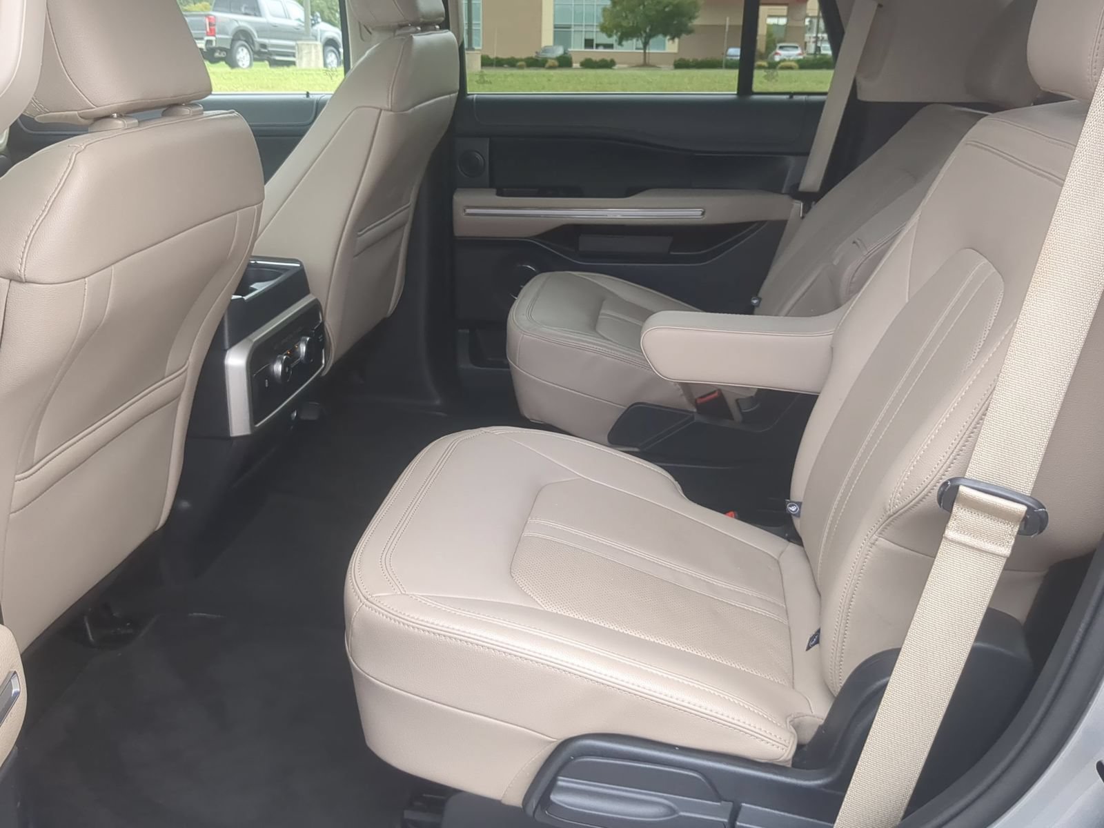 Used 2024 Ford Expedition Limited RWD image 28