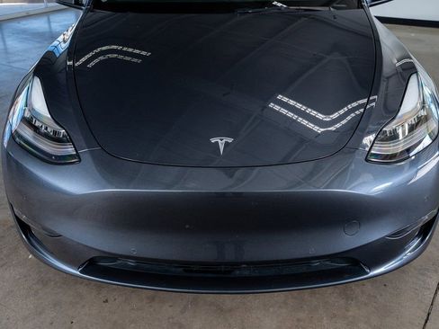 Used 2022 Tesla Model Y Long Range image 15