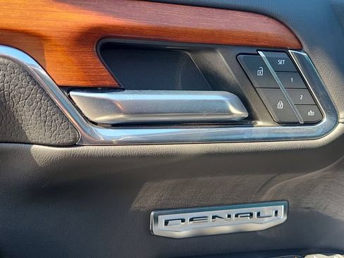 Used 2023 GMC Sierra 1500 Denali w/ Denali Reserve Package AWD/4WD image 13