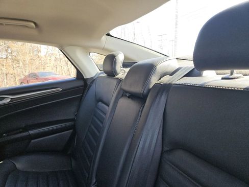 Used 2017 Ford Fusion SE image 10