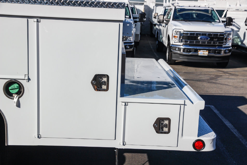 New 2026 Ford F550 4x4 SuperCab Super Duty image 9
