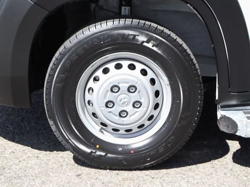 Used 2025 RAM ProMaster 2500 w/ U-Haul Equipment Group FWD image 37