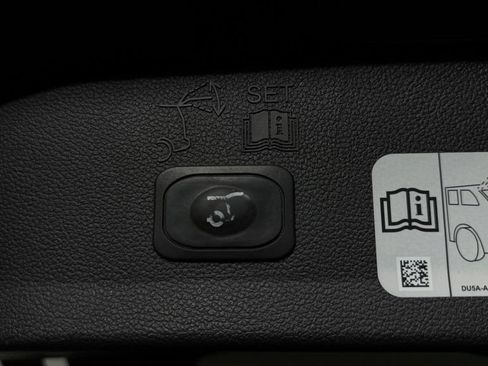 Used 2018 Ford Escape Titanium AWD/4WD image 13