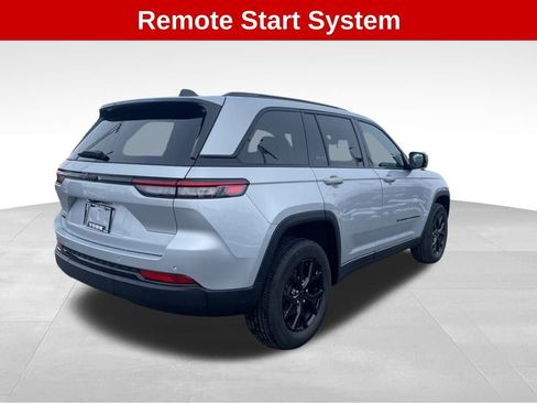 Used 2024 Jeep Grand Cherokee Altitude image 5