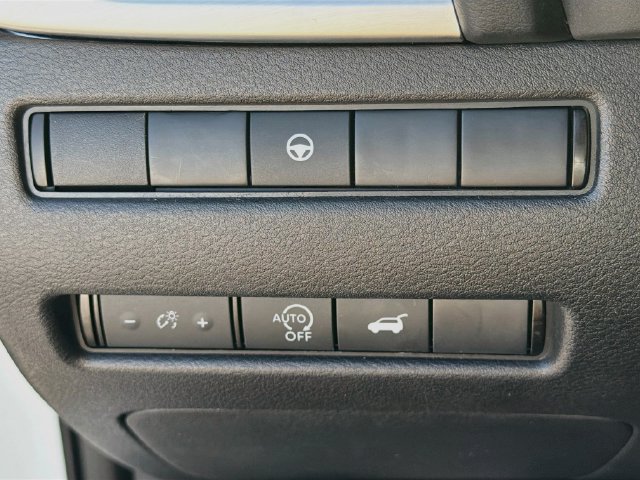 Used 2024 Nissan Rogue SV AWD/4WD image 32
