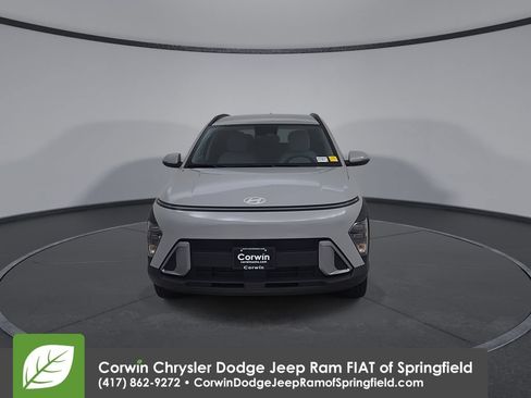 Used 2025 Hyundai Kona SEL AWD/4WD image 5