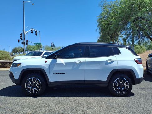 Used 2025 Jeep Compass Trailhawk w/ Trailhawk Convenience Group AWD/4WD image 9